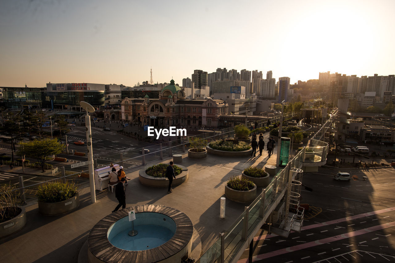 HIGH ANGLE VIEW OF BUILDINGS AGAINST SKY