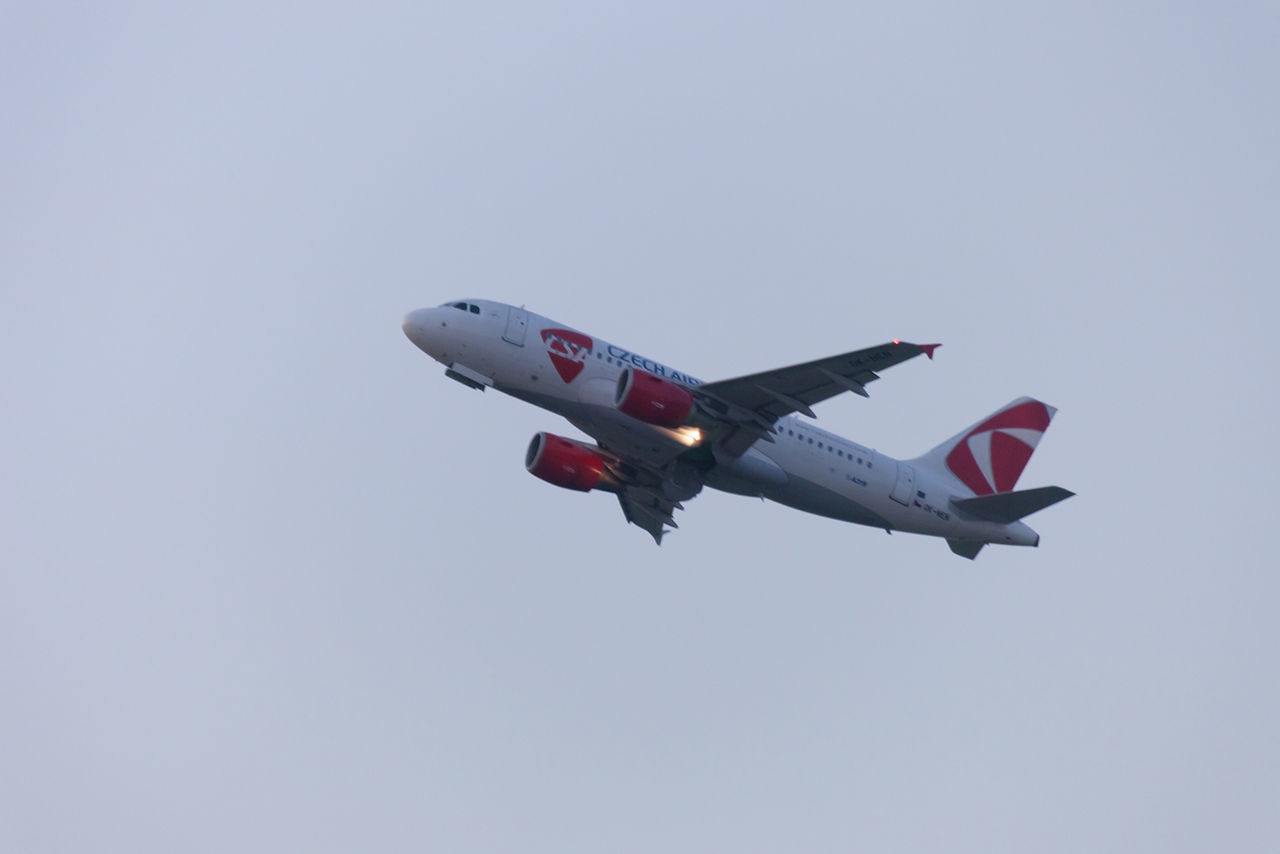 LOW ANGLE VIEW OF AIRPLANE FLYING IN CLEAR SKY