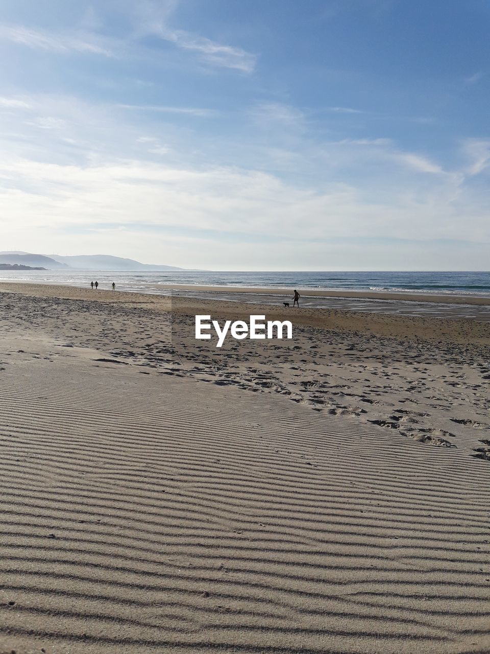 SCENIC VIEW OF SEA SHORE AGAINST SKY