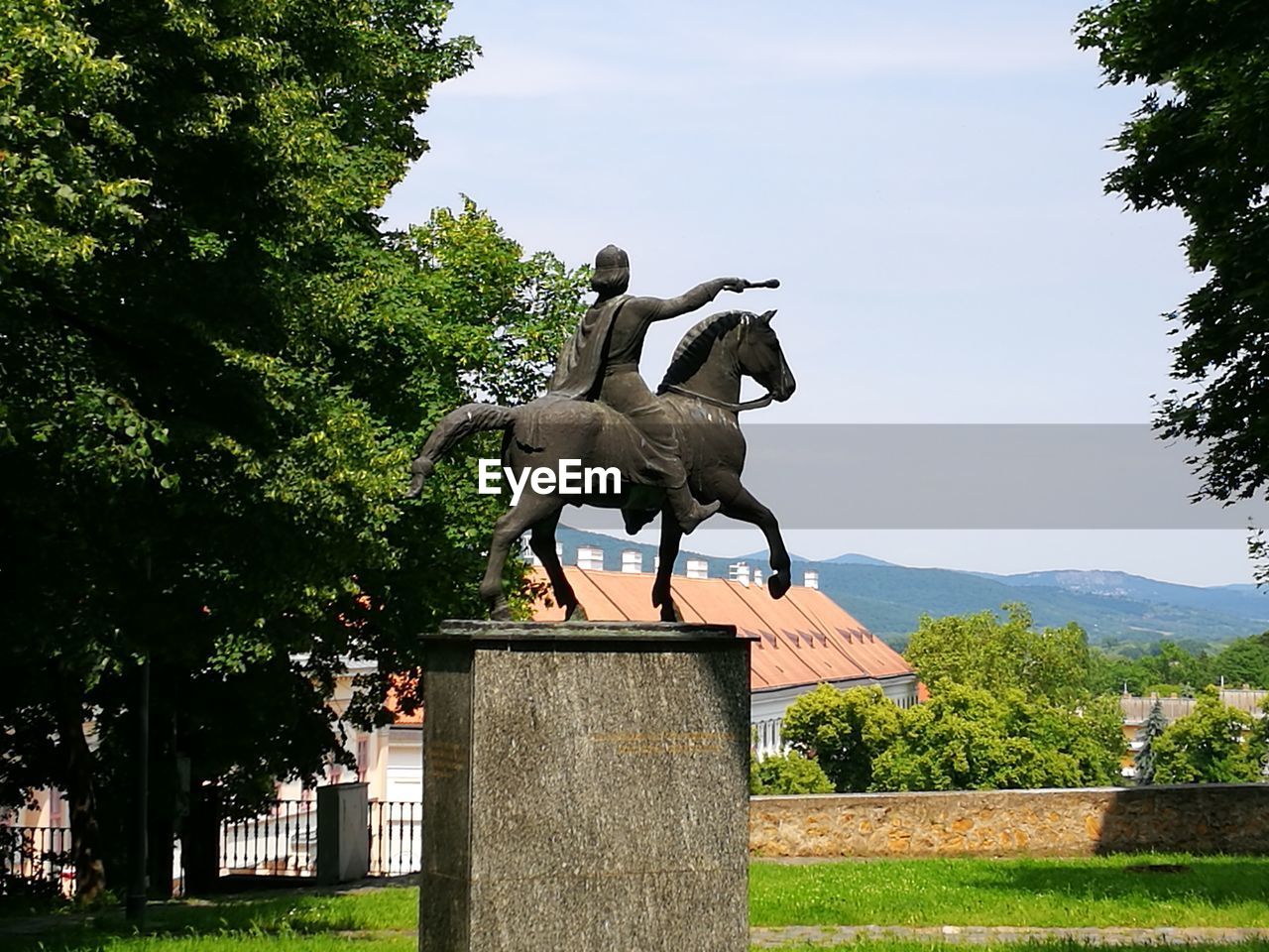 Statue against sky