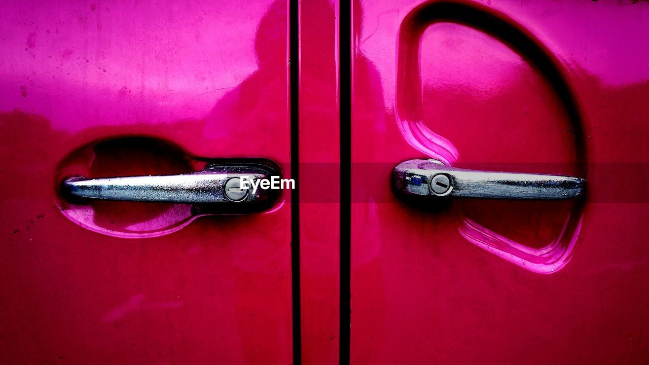 CLOSE-UP OF RUSTY METAL DOOR