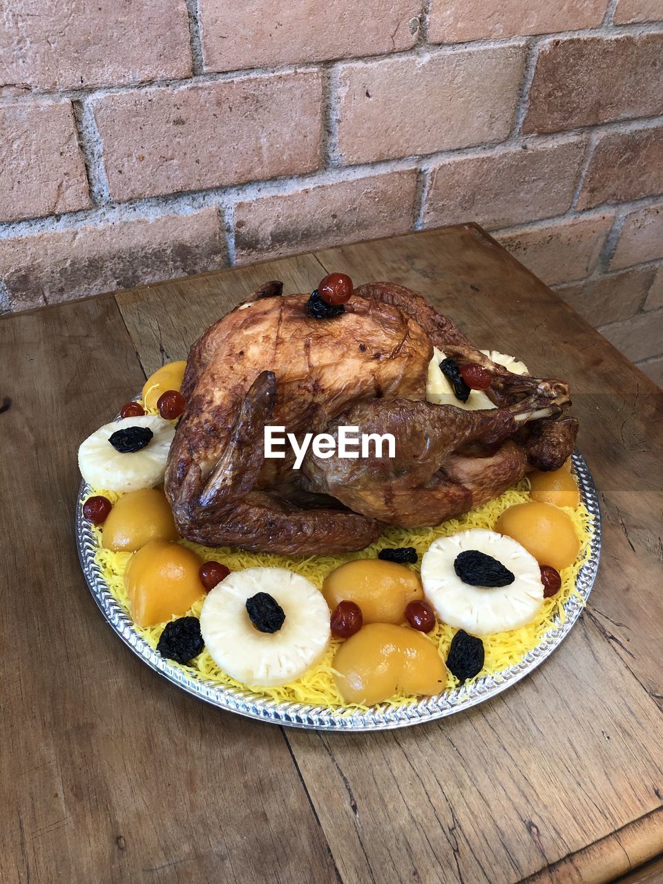 HIGH ANGLE VIEW OF FOOD ON TABLE