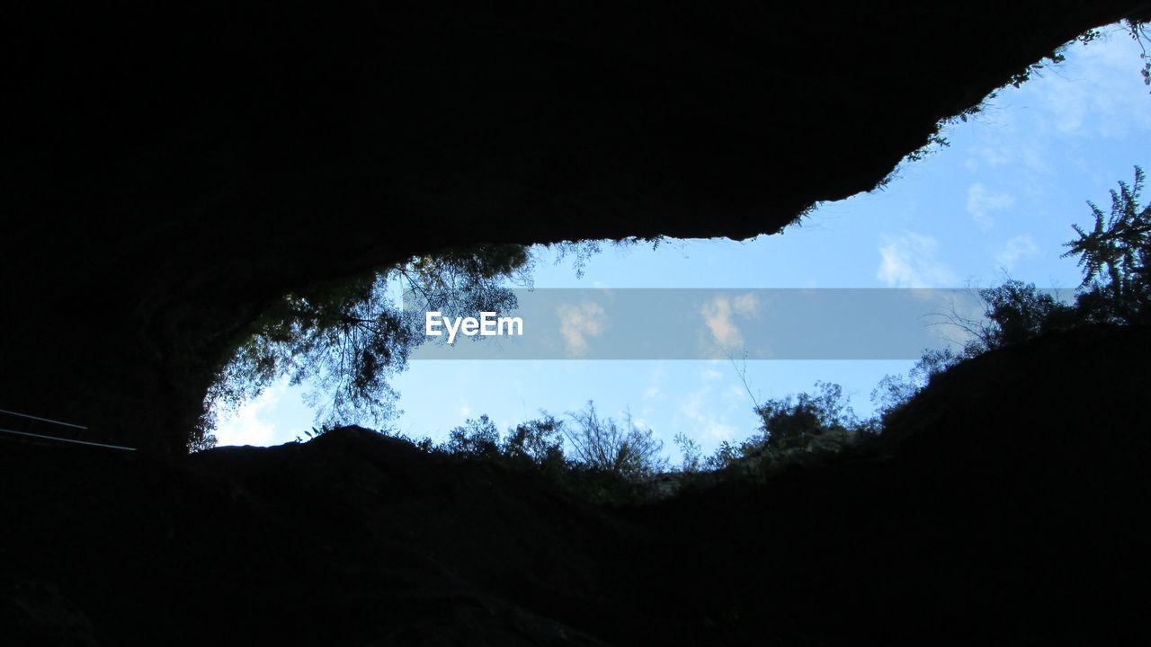 SILHOUETTE OF MOUNTAIN AGAINST SKY