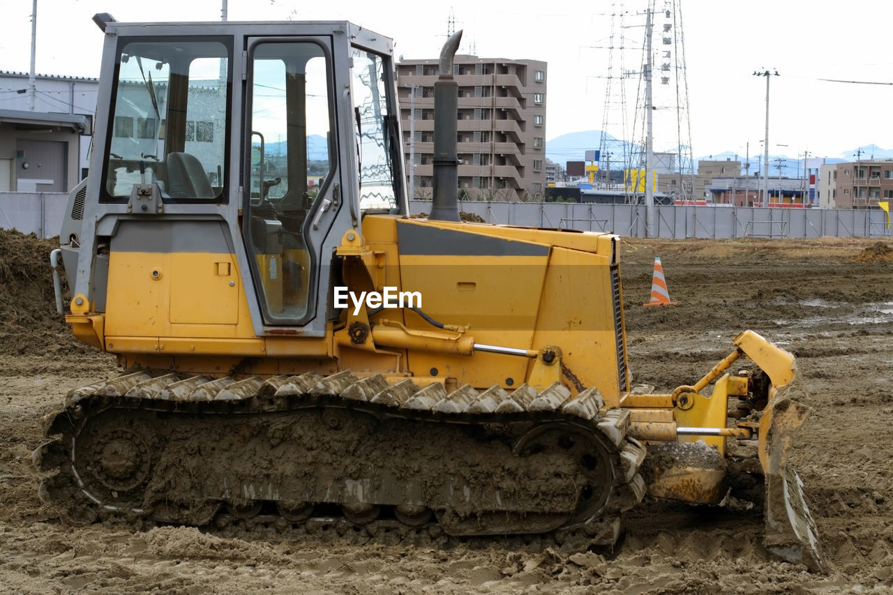 CONSTRUCTION SITE IN CITY