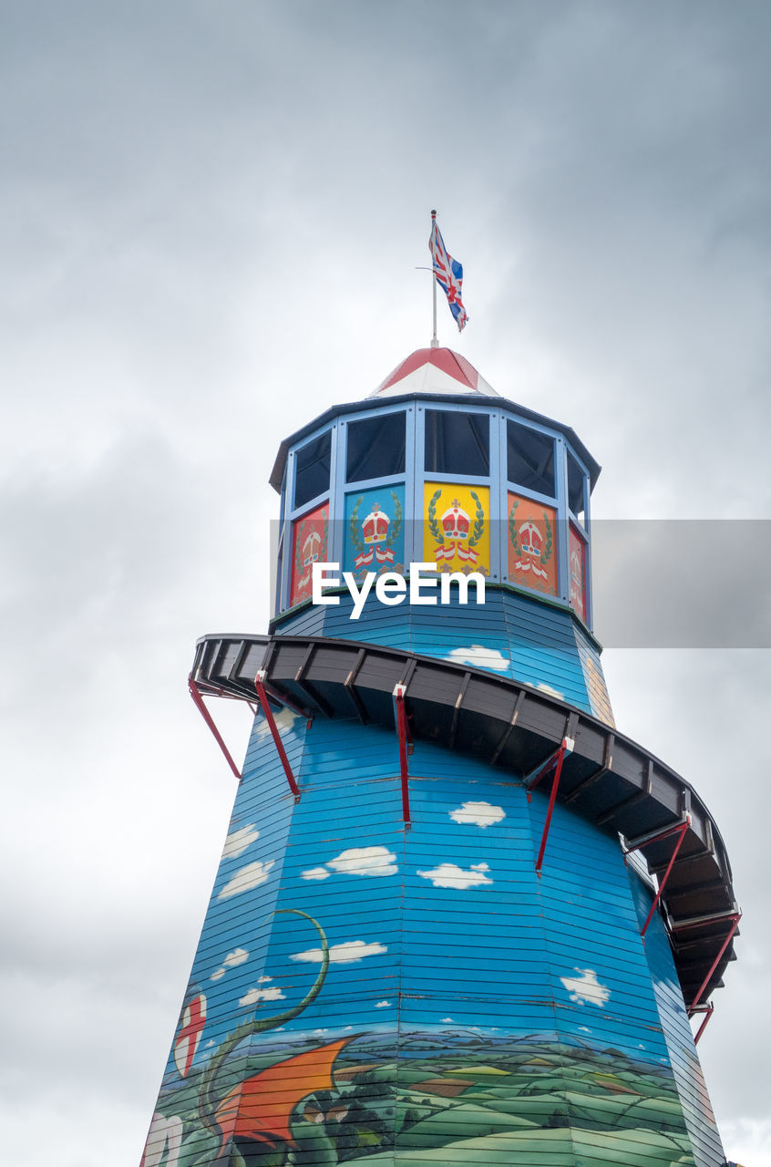 LOW ANGLE VIEW OF LIGHTHOUSE AGAINST SKY