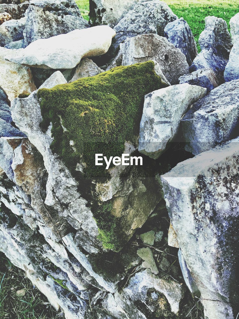 FULL FRAME SHOT OF ROCKS ON WATER