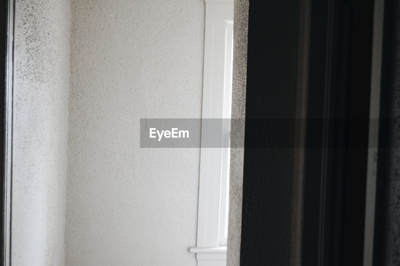 FULL FRAME SHOT OF WHITE CURTAIN ON TABLE