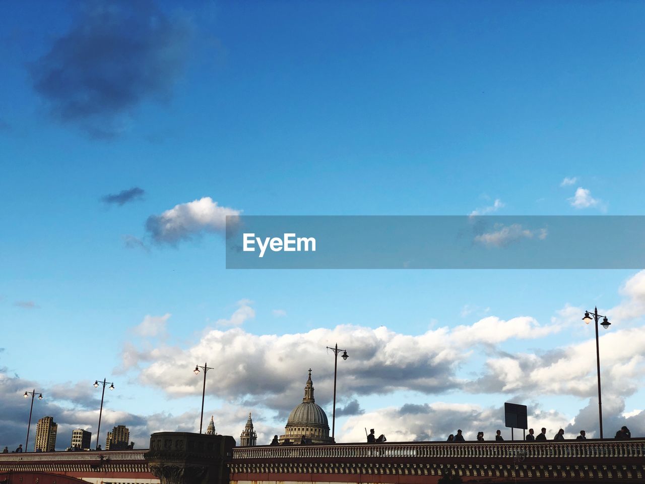 LOW ANGLE VIEW OF BUILDINGS IN CITY