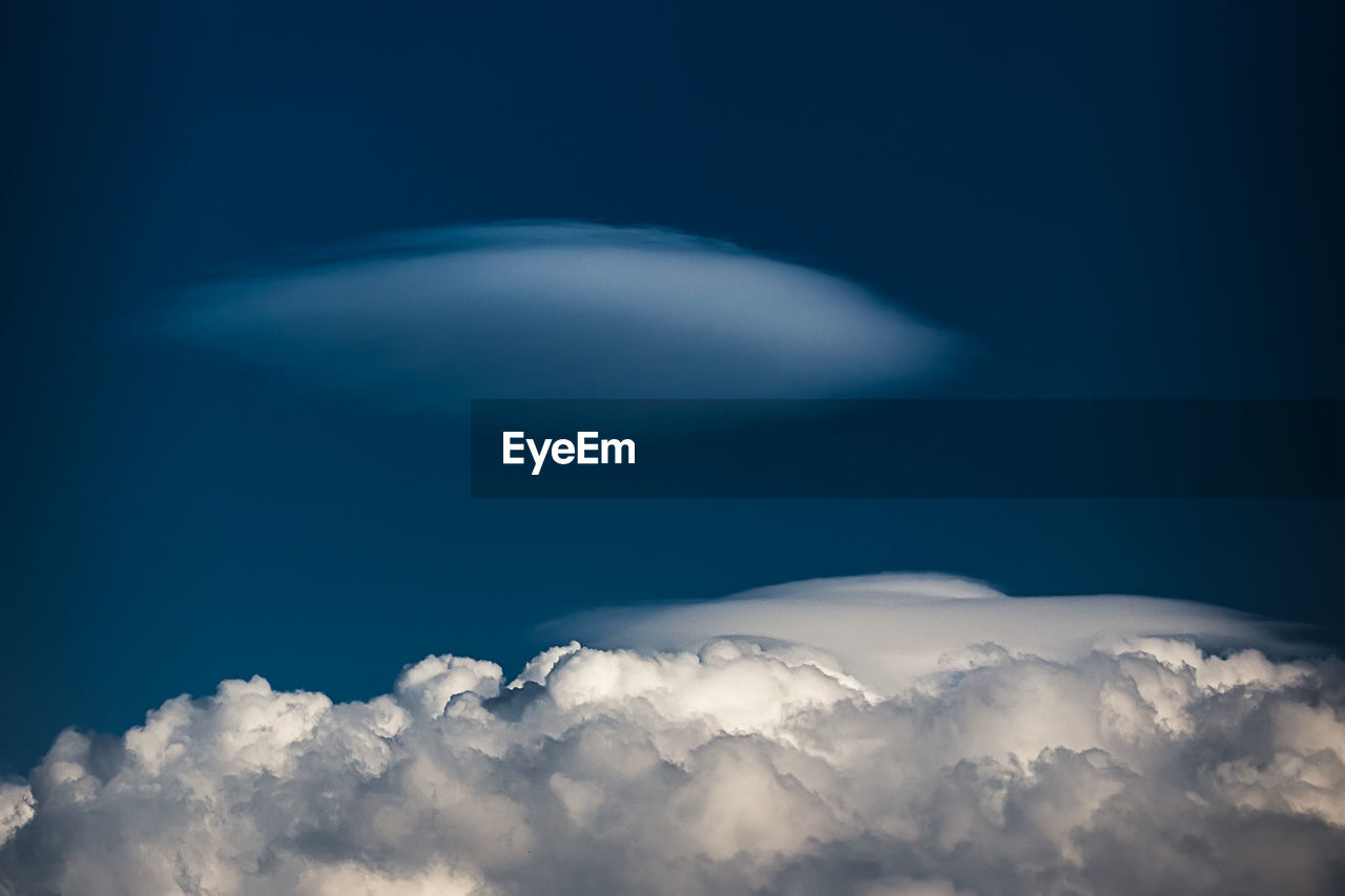 LOW ANGLE VIEW OF MAJESTIC CLOUDSCAPE AGAINST BLUE SKY