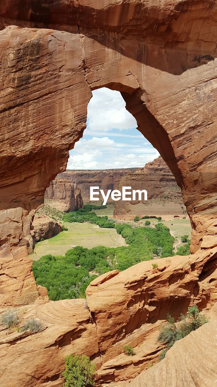 Natural arch in canyon de chelly national monument