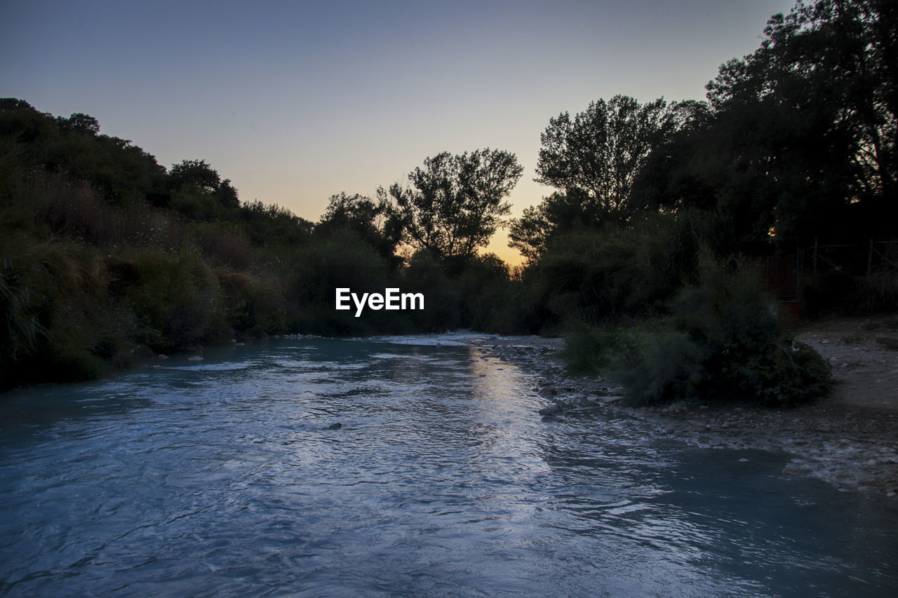SCENIC VIEW OF RIVER AGAINST SKY