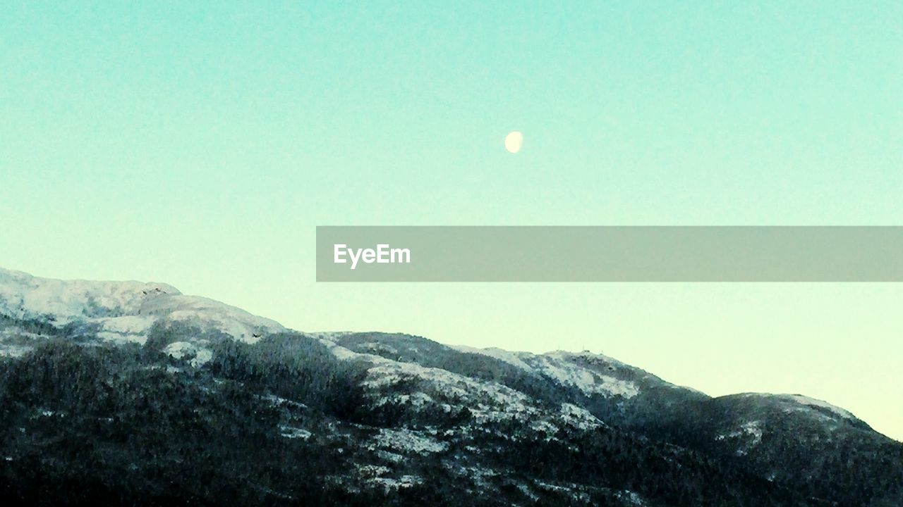 SCENIC VIEW OF MOUNTAINS AGAINST CLEAR SKY