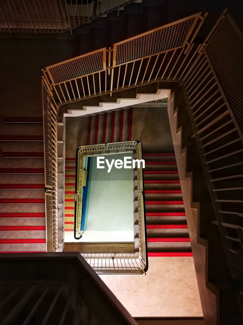 LOW ANGLE VIEW OF SPIRAL STAIRS IN BUILDING