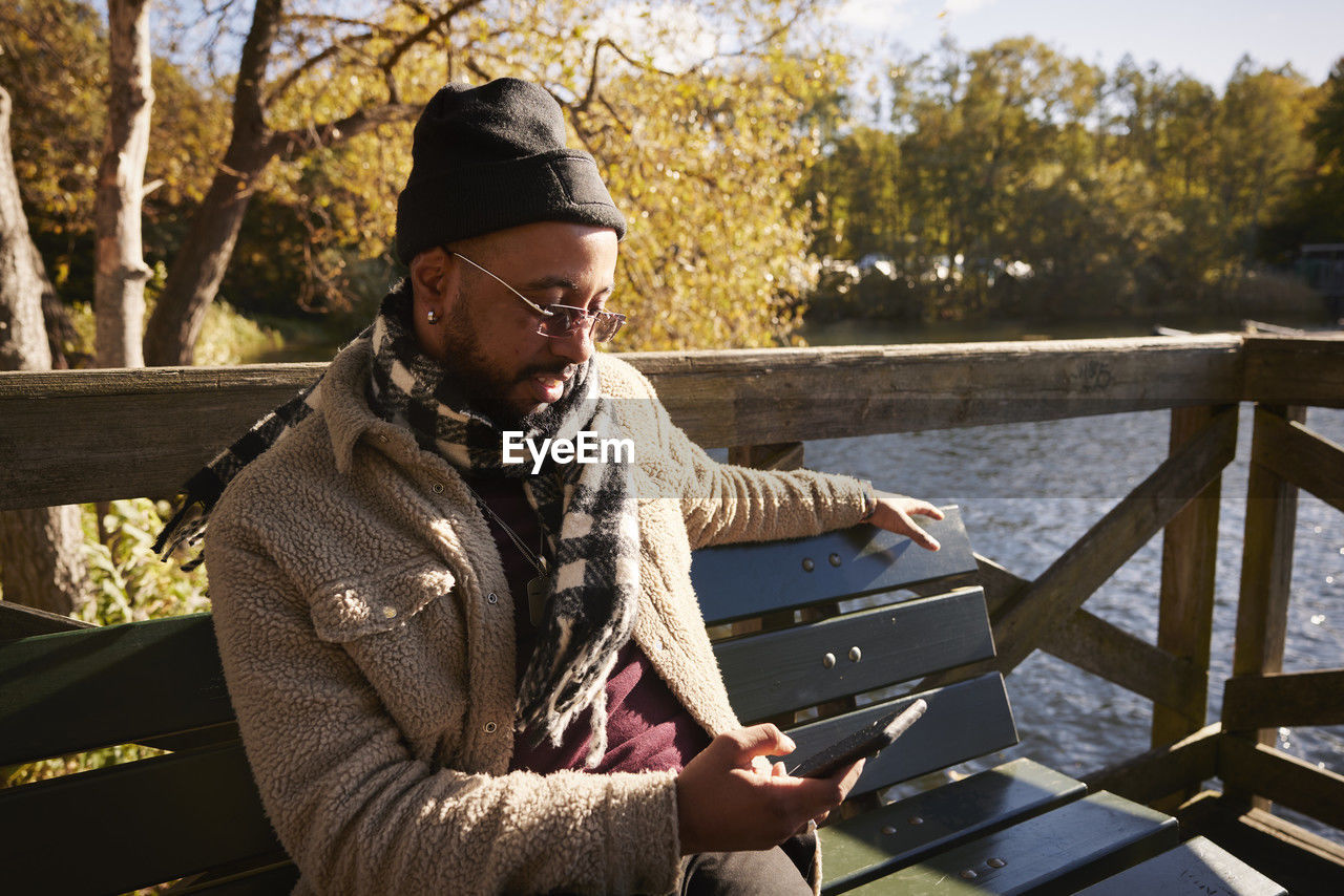 Man on bench using cell phone