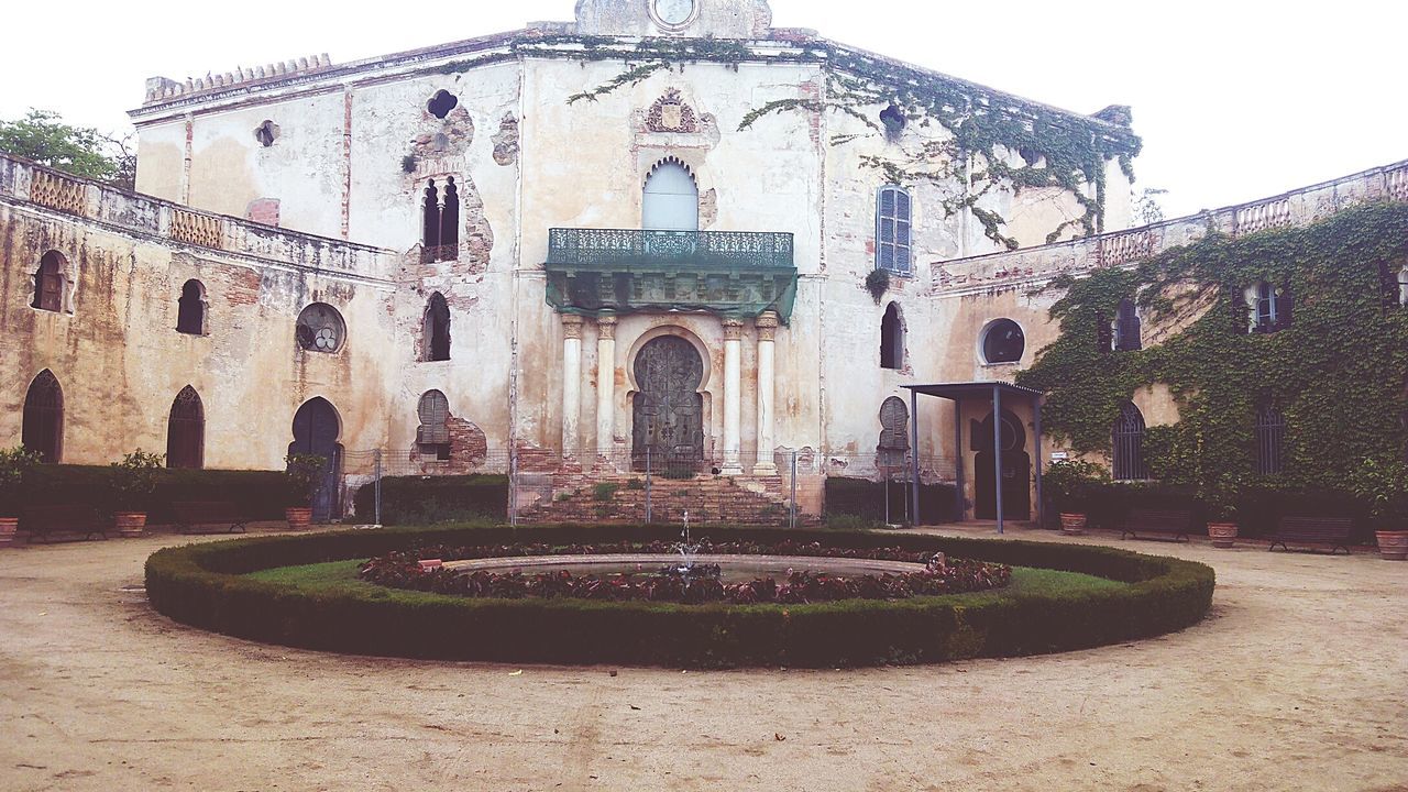 LOW ANGLE VIEW OF HISTORICAL BUILDING