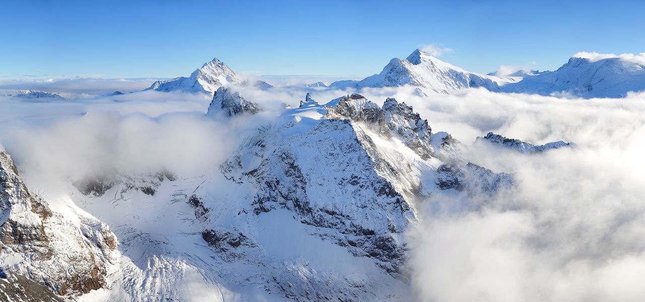 PANORAMIC VIEW OF SNOWCAPPED MOUNTAIN AGAINST SKY