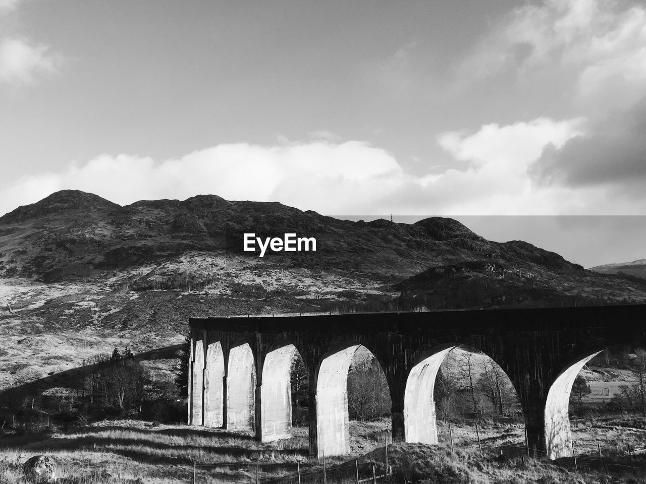 Arched bridge against sky