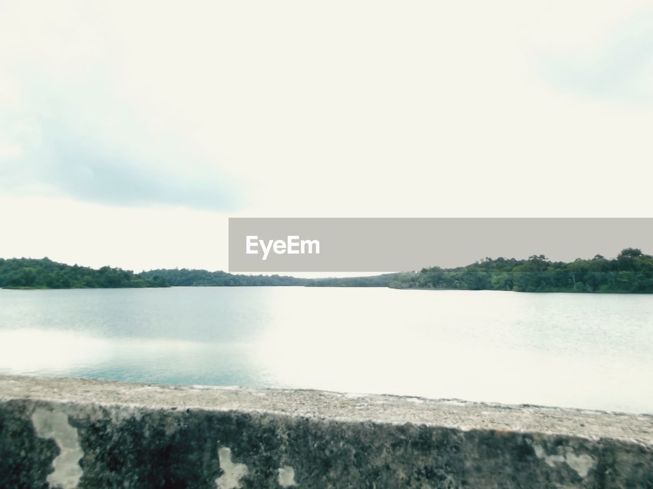 IDYLLIC SHOT OF LAKE AGAINST SKY