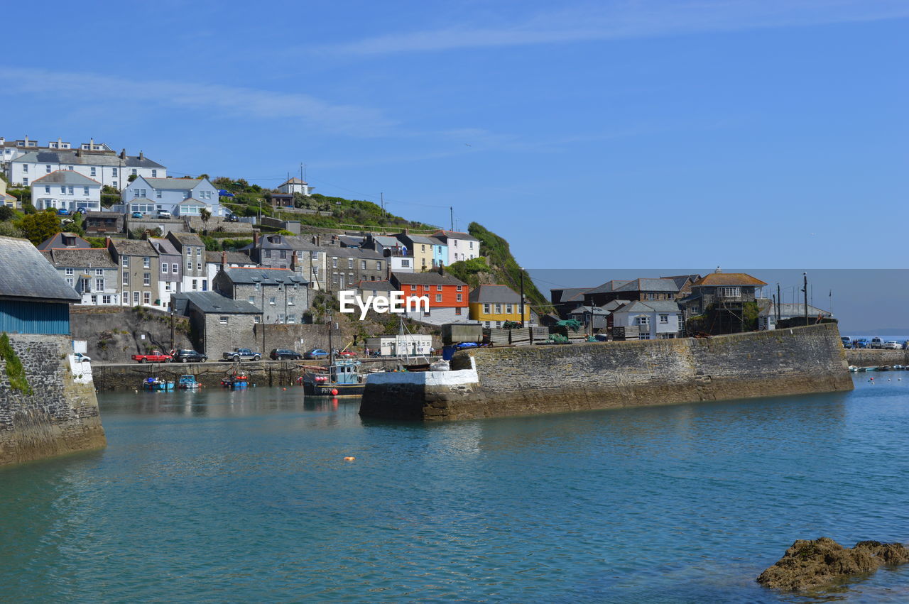 HOUSES BY SEA AGAINST SKY