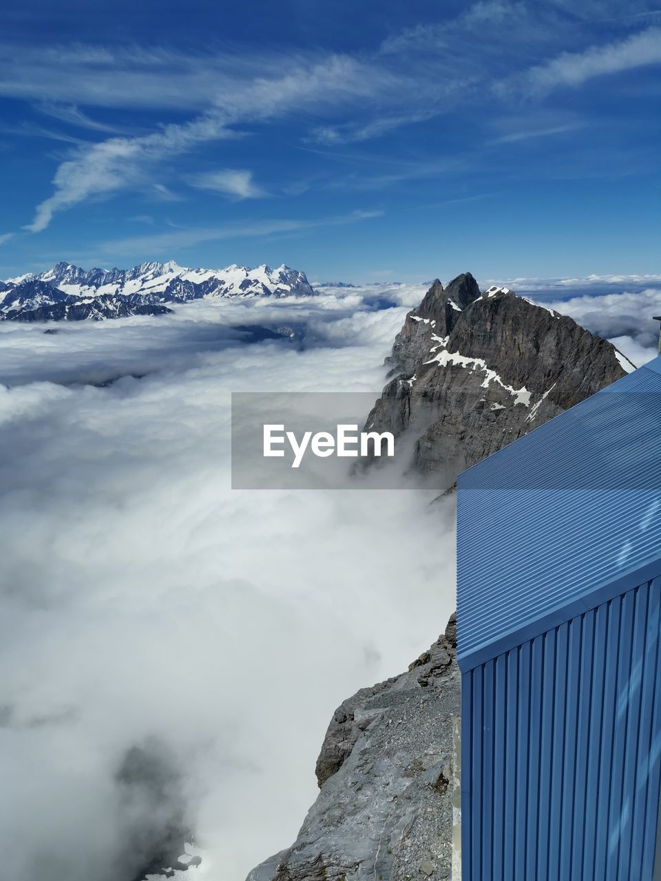 SCENIC VIEW OF SNOWCAPPED MOUNTAIN AGAINST BLUE SKY