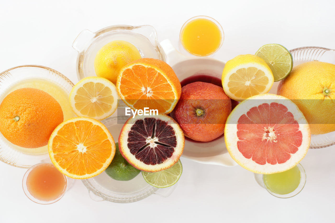 HIGH ANGLE VIEW OF FRUITS IN GLASS