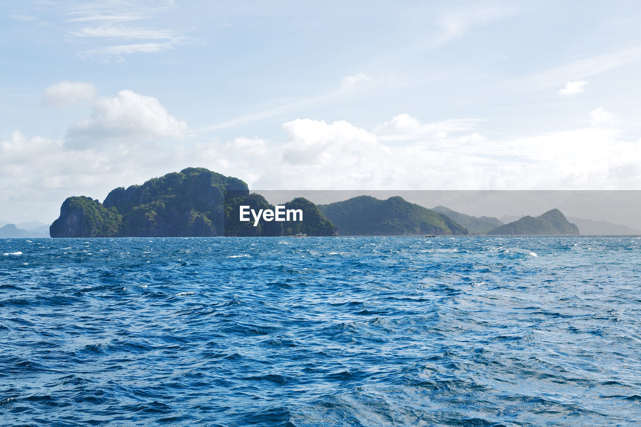 SCENIC VIEW OF SEA BY MOUNTAIN AGAINST SKY