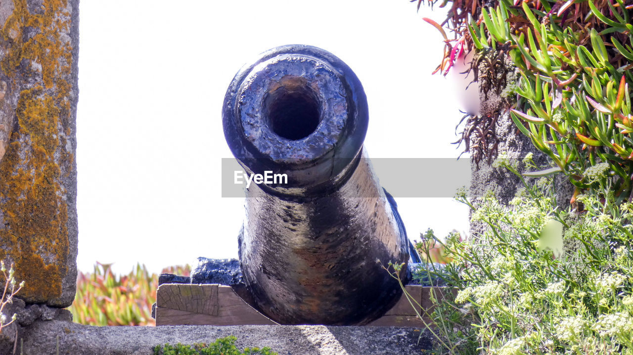 CLOSE-UP OF OLD RUSTY METAL ON FIELD