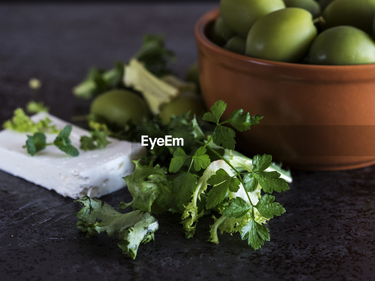 CLOSE-UP OF VEGETABLES AND GREEN BEANS