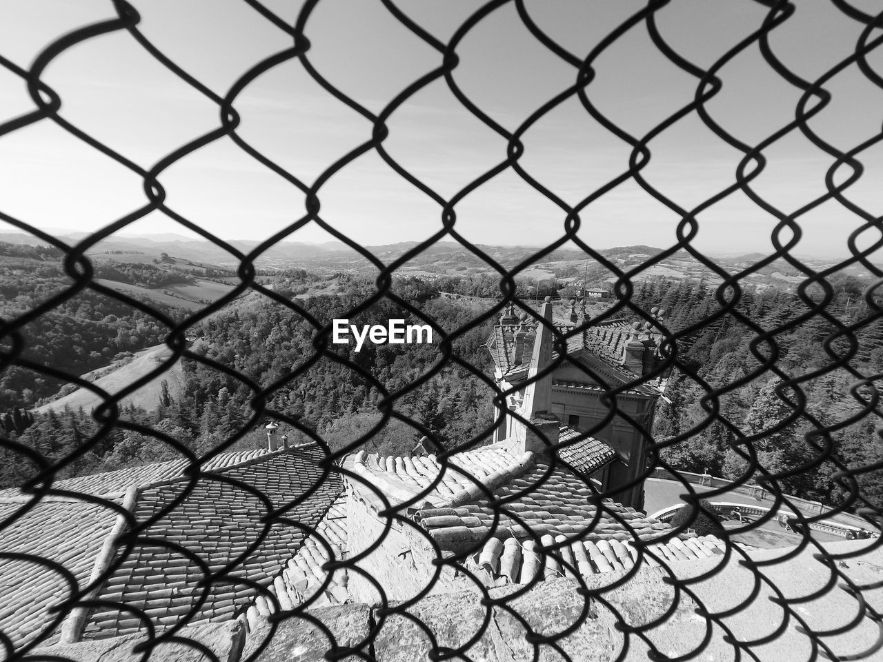 fence, chainlink fence, black and white, sky, security, monochrome, protection, line, pattern, chain-link fencing, no people, net, monochrome photography, nature, wire fencing, day, metal, outdoors, mesh, wire mesh, iron, wire, architecture, black, circle, backgrounds, full frame, branch, close-up, clear sky, built structure