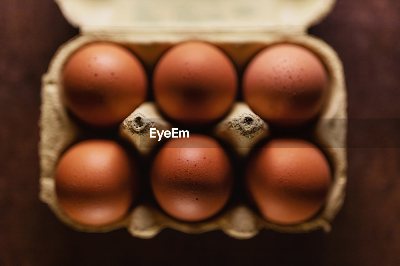 6 eggs in a box