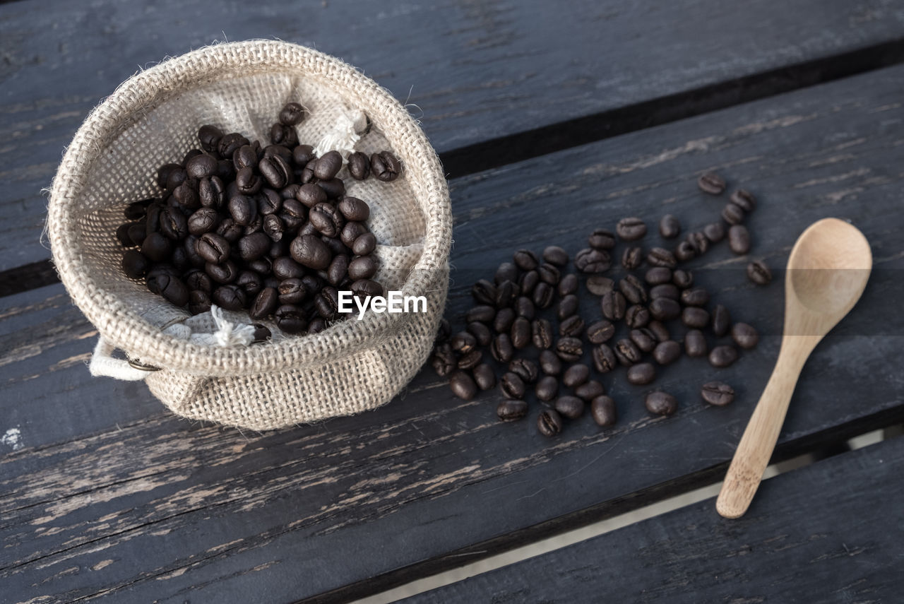 HIGH ANGLE VIEW OF COFFEE BEANS IN CONTAINER