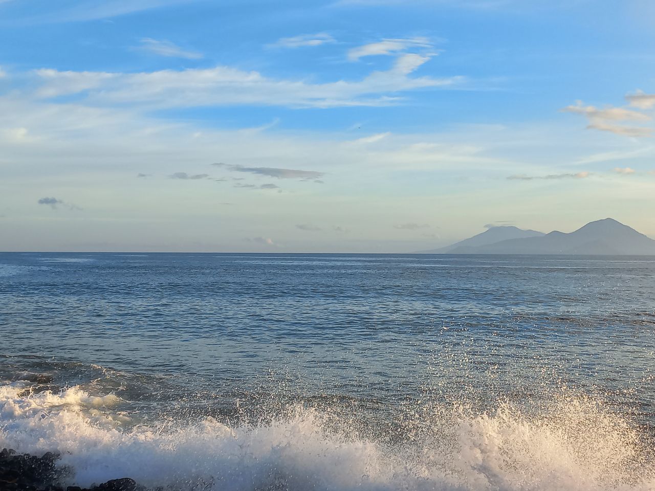 water, sea, sky, beauty in nature, body of water, horizon, scenics - nature, shore, ocean, wave, cloud, land, horizon over water, wind wave, nature, tranquility, coast, tranquil scene, beach, no people, idyllic, morning, motion, sand, outdoors, sunlight, day, blue, sunrise, travel destinations, non-urban scene, seascape, environment, travel, reflection, bay, dawn, sports