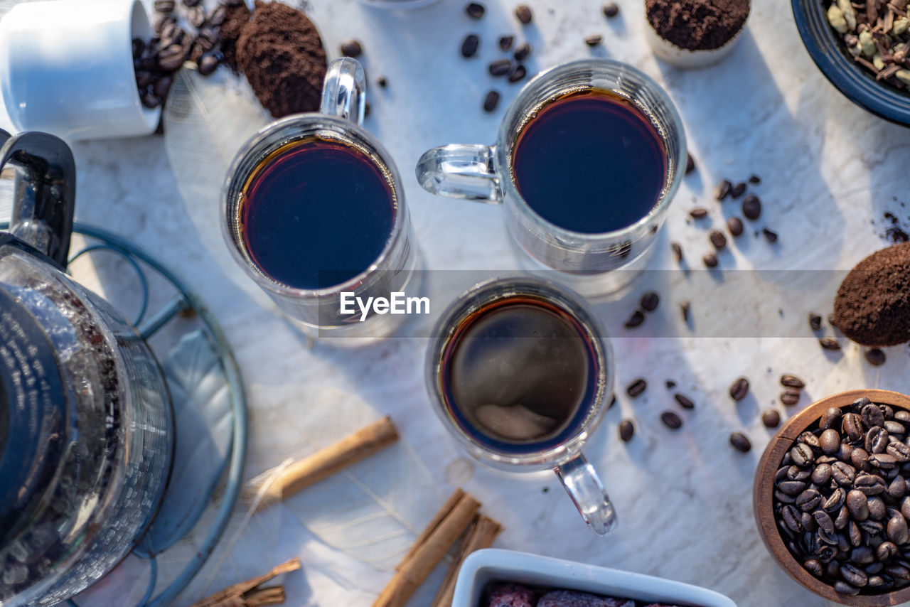 HIGH ANGLE VIEW OF COFFEE WITH CUPS ON TABLE