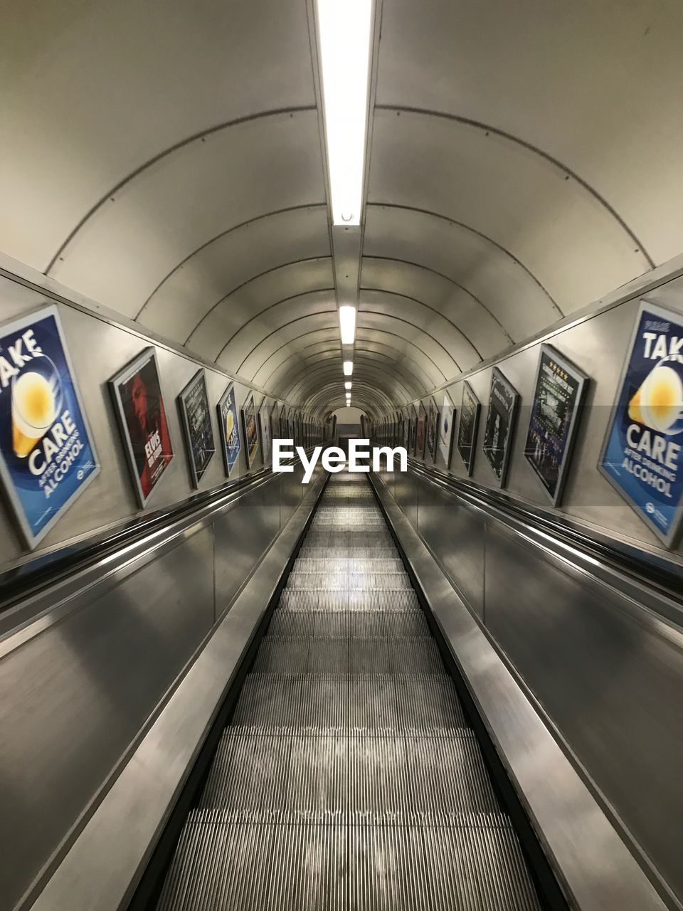 EMPTY SUBWAY STATION