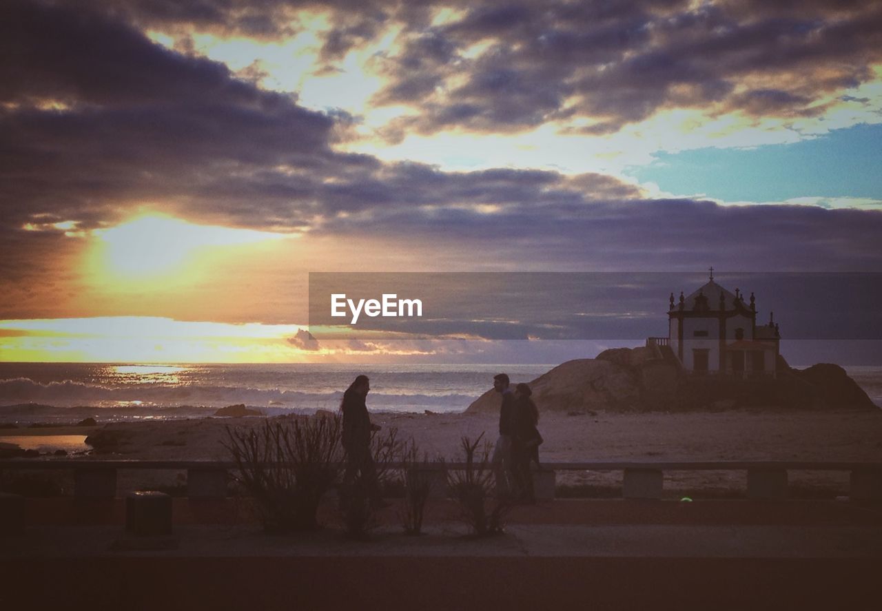 SCENIC VIEW OF LANDSCAPE AGAINST CLOUDY SKY AT SUNSET