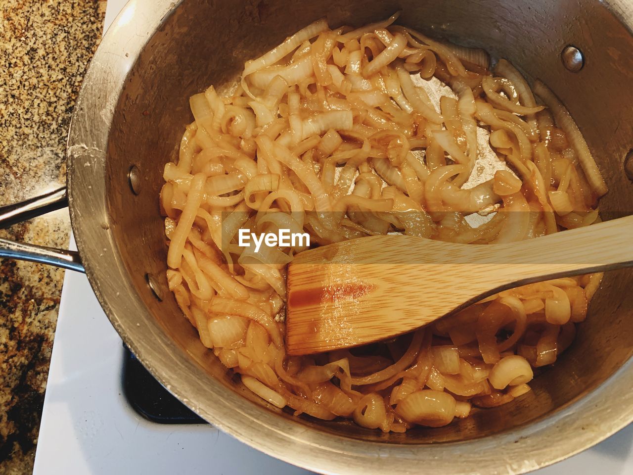HIGH ANGLE VIEW OF NOODLES IN CONTAINER
