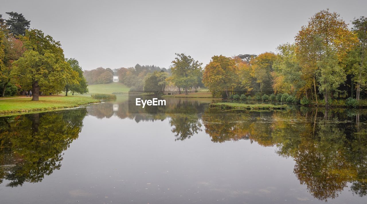 SCENIC VIEW OF LAKE AND TREES AGAINST SKY