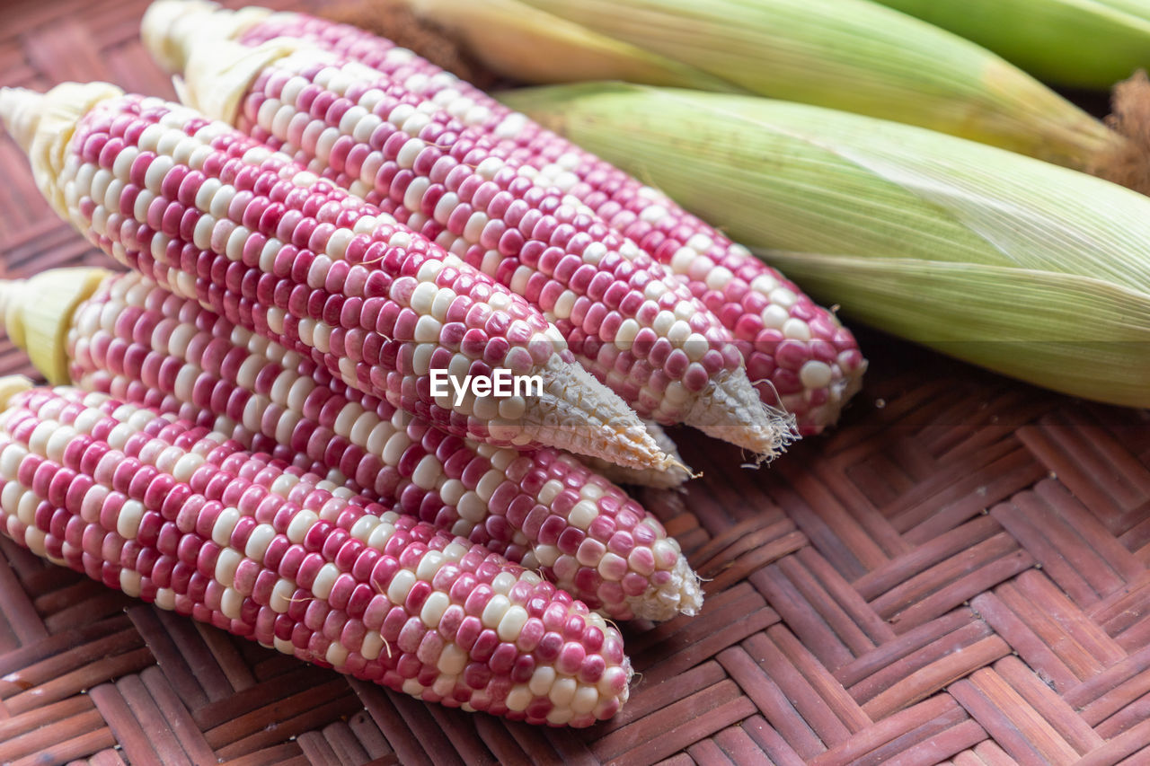 HIGH ANGLE VIEW OF VEGETABLES ON TABLE