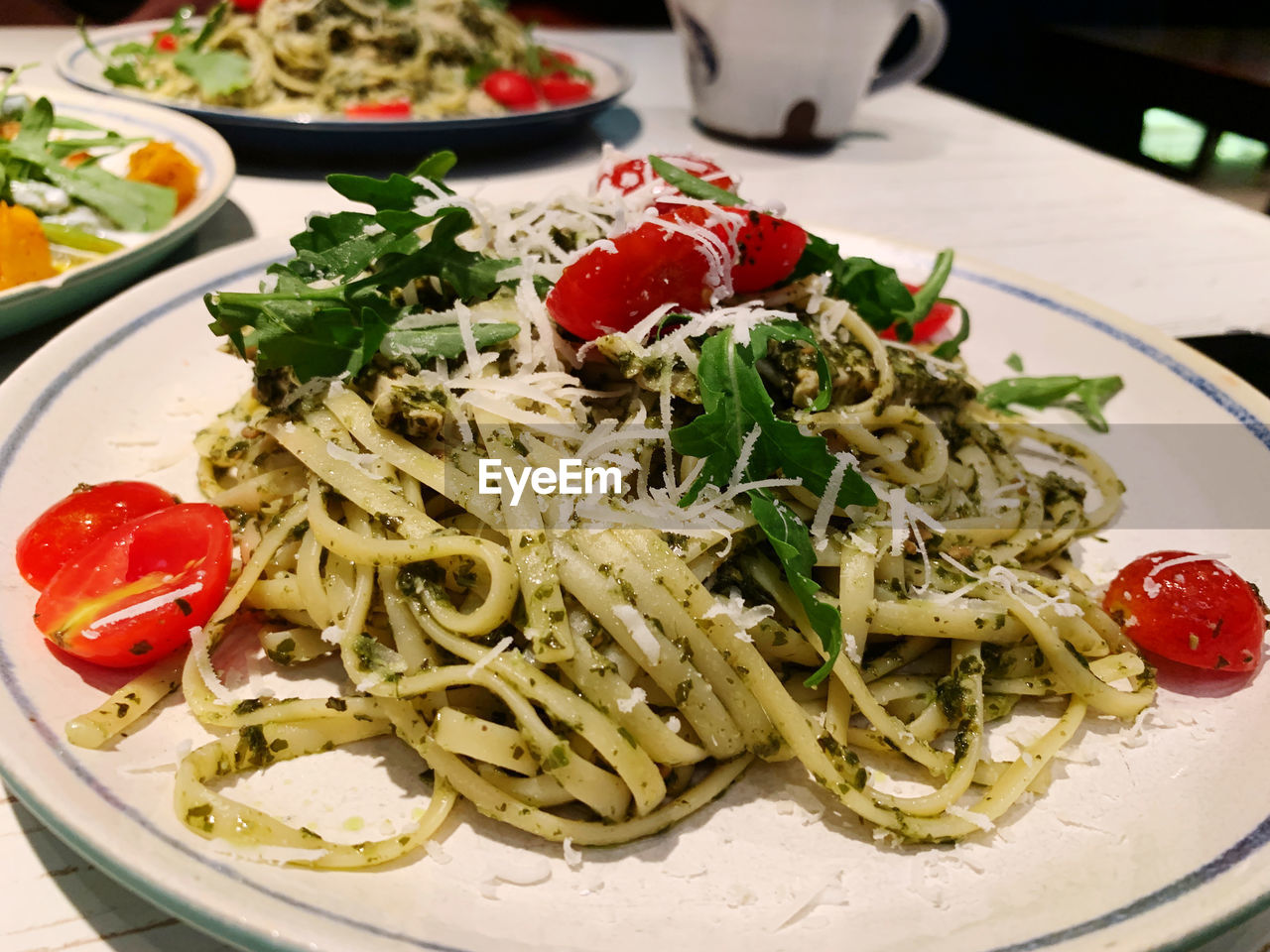 HIGH ANGLE VIEW OF CHOPPED VEGETABLES IN PLATE