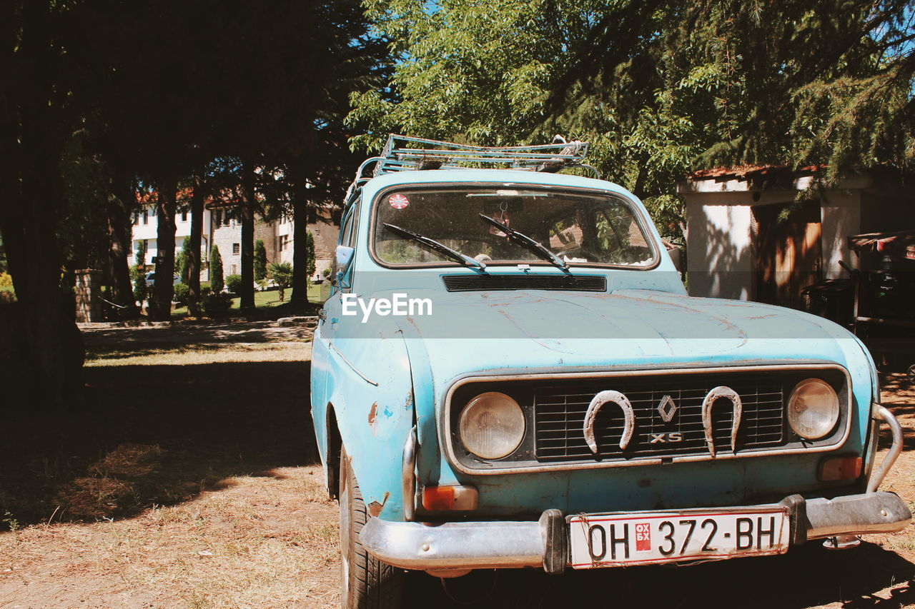 VIEW OF OLD CAR ON ROAD