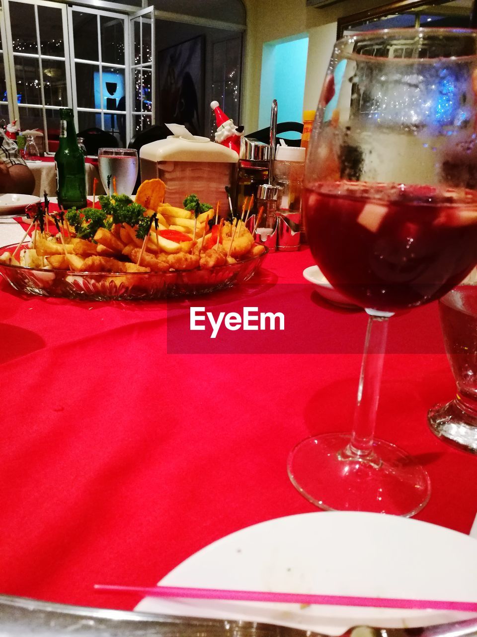 CLOSE-UP OF DRINKS ON TABLE