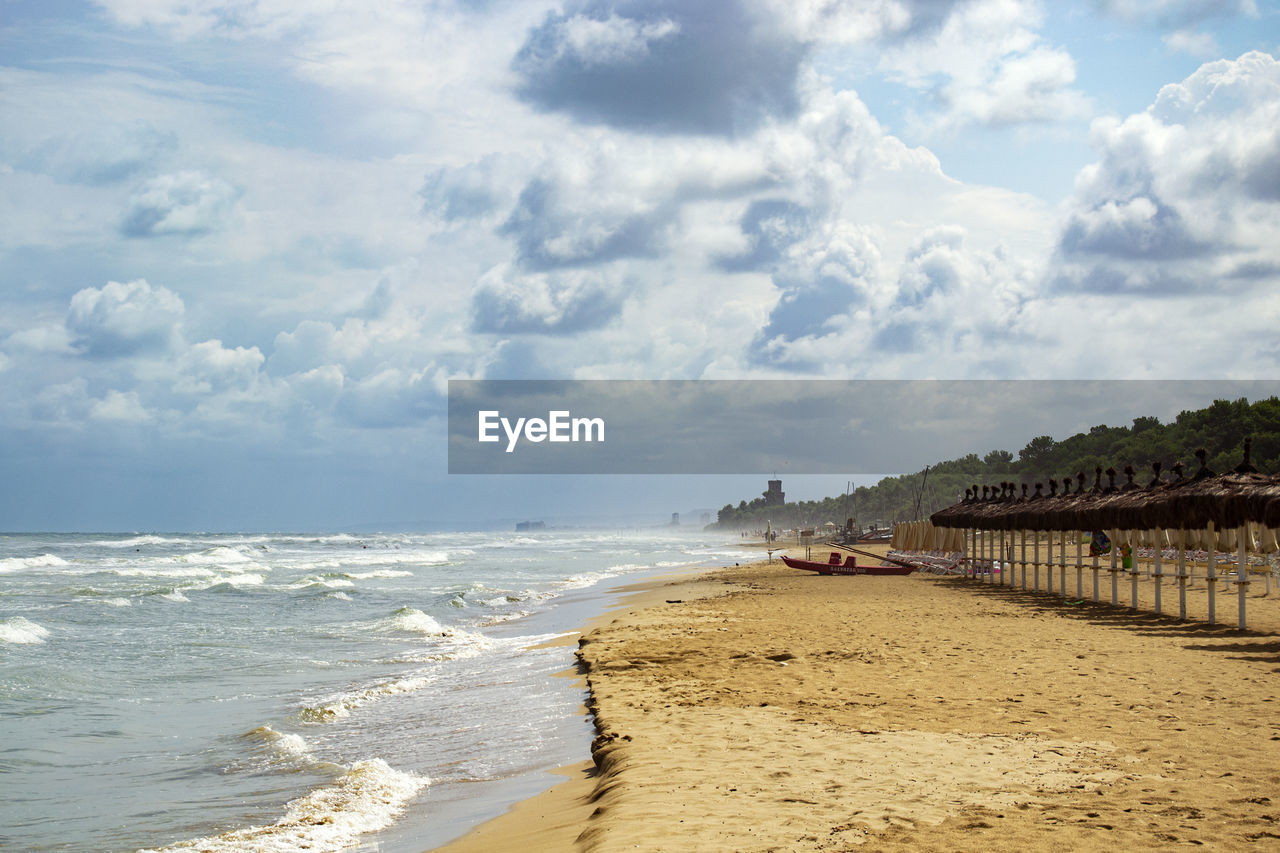 SCENIC VIEW OF BEACH AND SEA AGAINST SKY