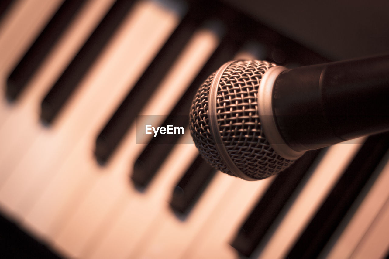 music, microphone, arts culture and entertainment, input device, electronic device, technology, performance, close-up, piano, musical instrument, sound recording equipment, recording studio, audio equipment, noise, studio, musical equipment, singing, equipment, broadcasting, indoors, communication, black, no people
