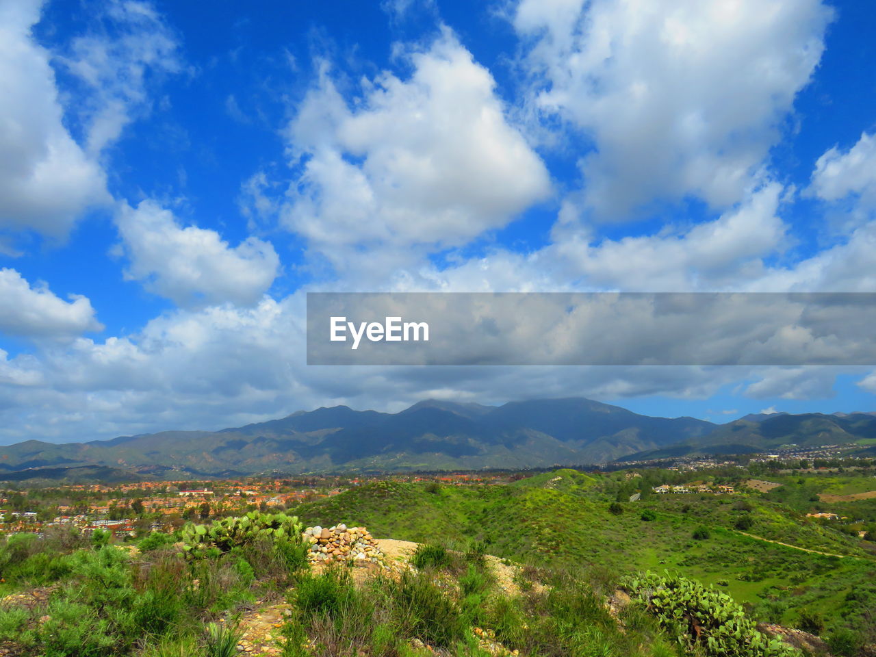 SCENIC VIEW OF FIELD AND MOUNTAINS AGAINST SKY