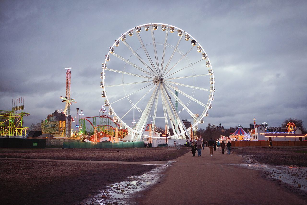 PEOPLE AT AMUSEMENT PARK