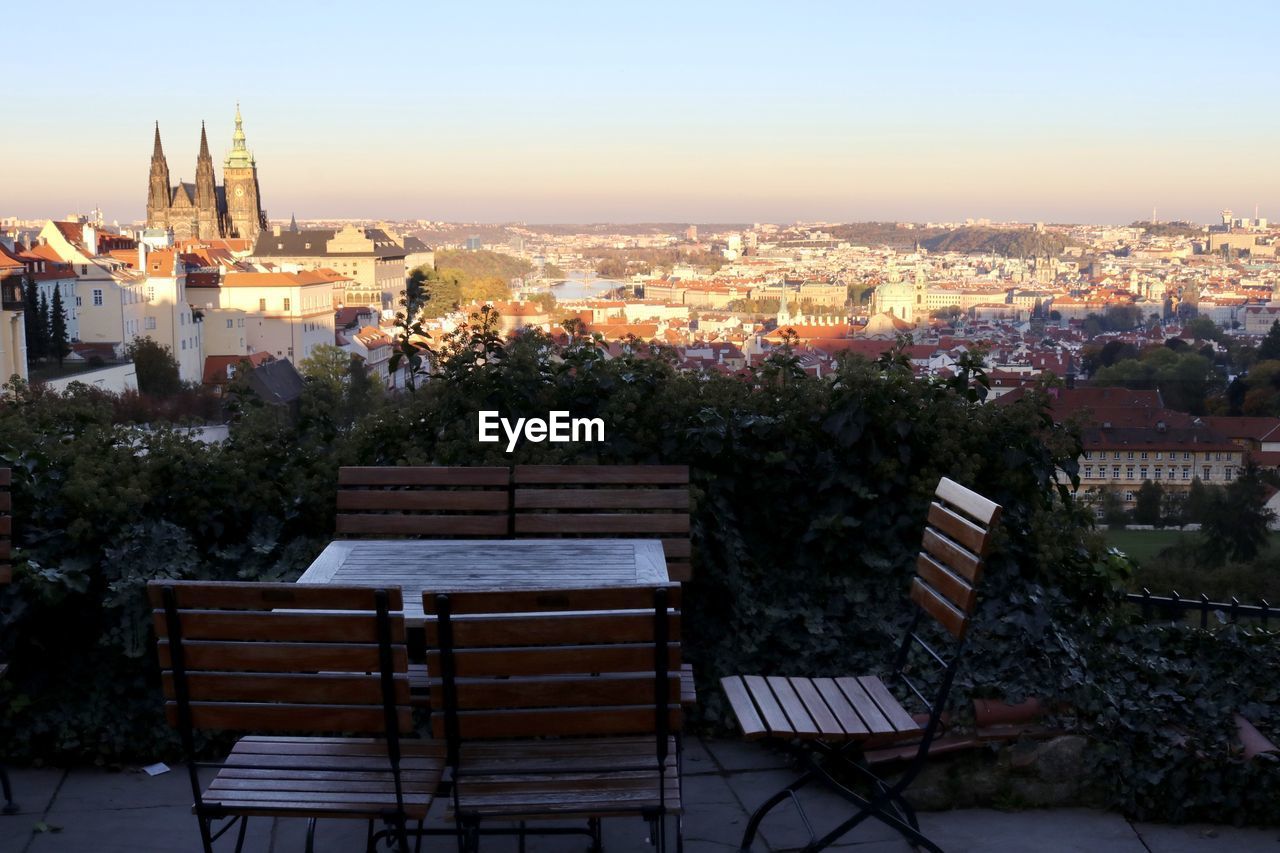 HIGH ANGLE SHOT OF TOWNSCAPE AGAINST SKY