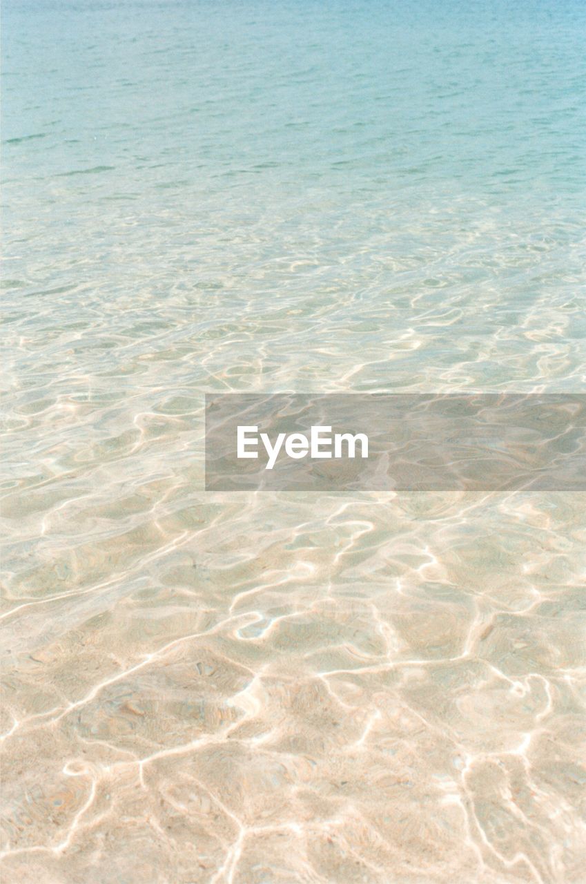 HIGH ANGLE VIEW OF RIPPLED SEA
