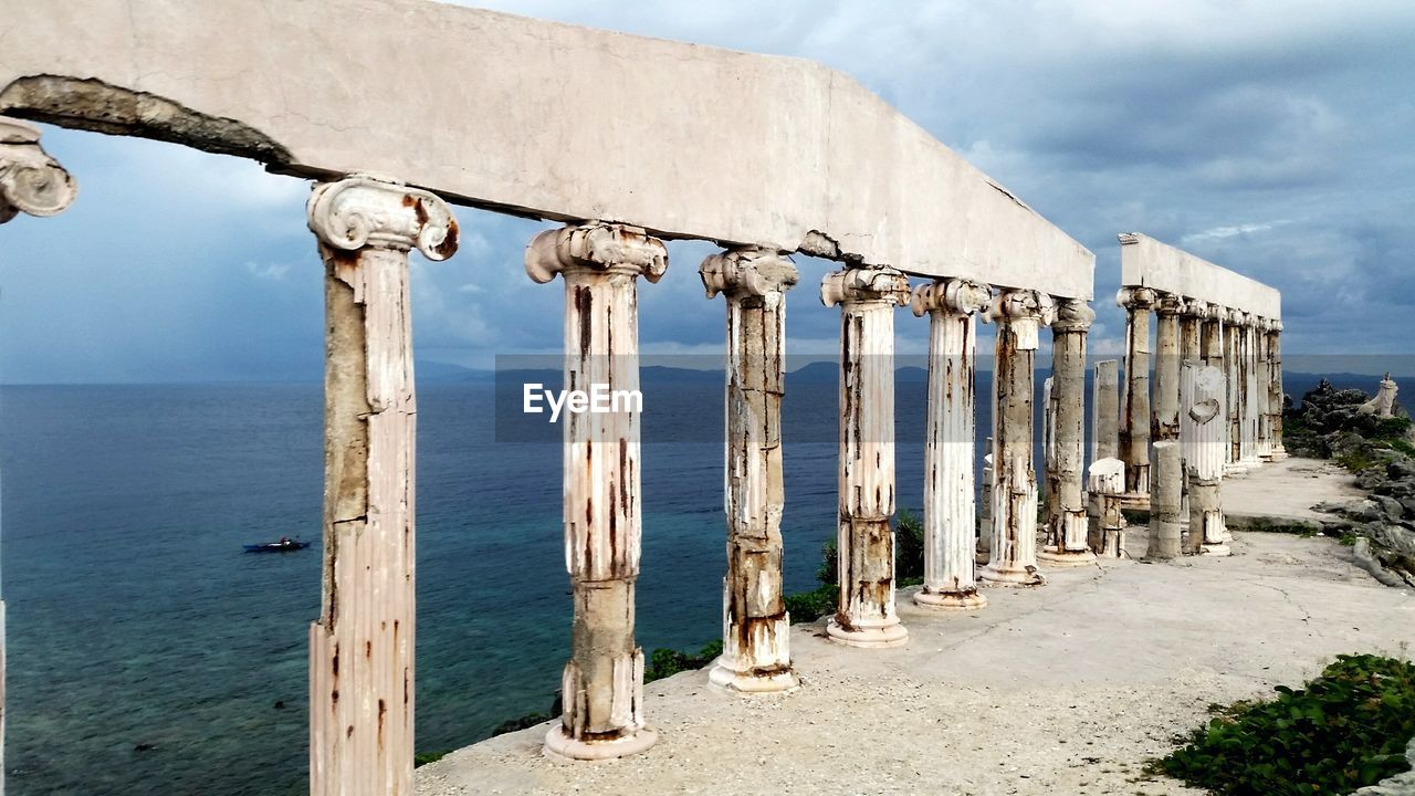 COLUMNS IN OLD BUILDING