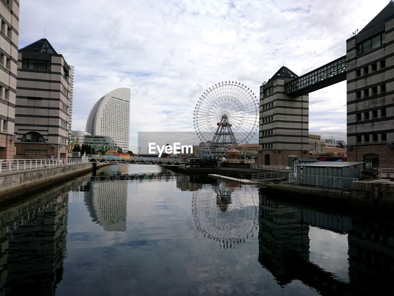 VIEW OF BUILDINGS IN CITY