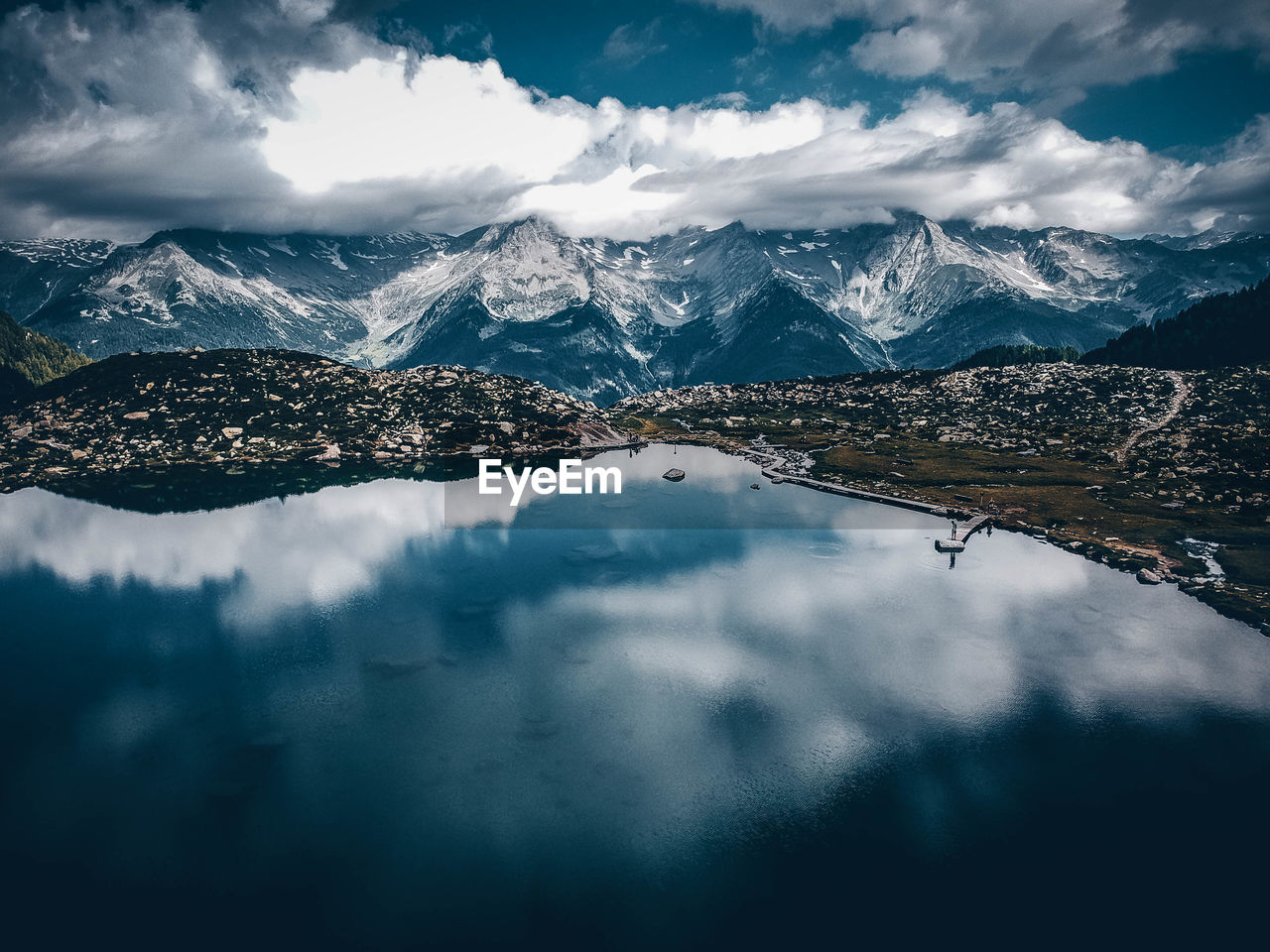 AERIAL VIEW OF SNOWCAPPED MOUNTAIN AGAINST SKY